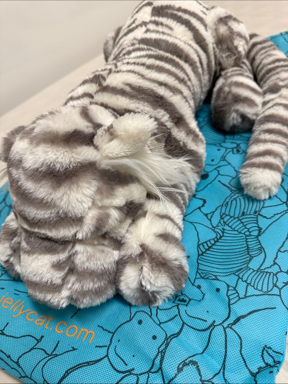 Sacha Snow Tiger Large with Dust Bag